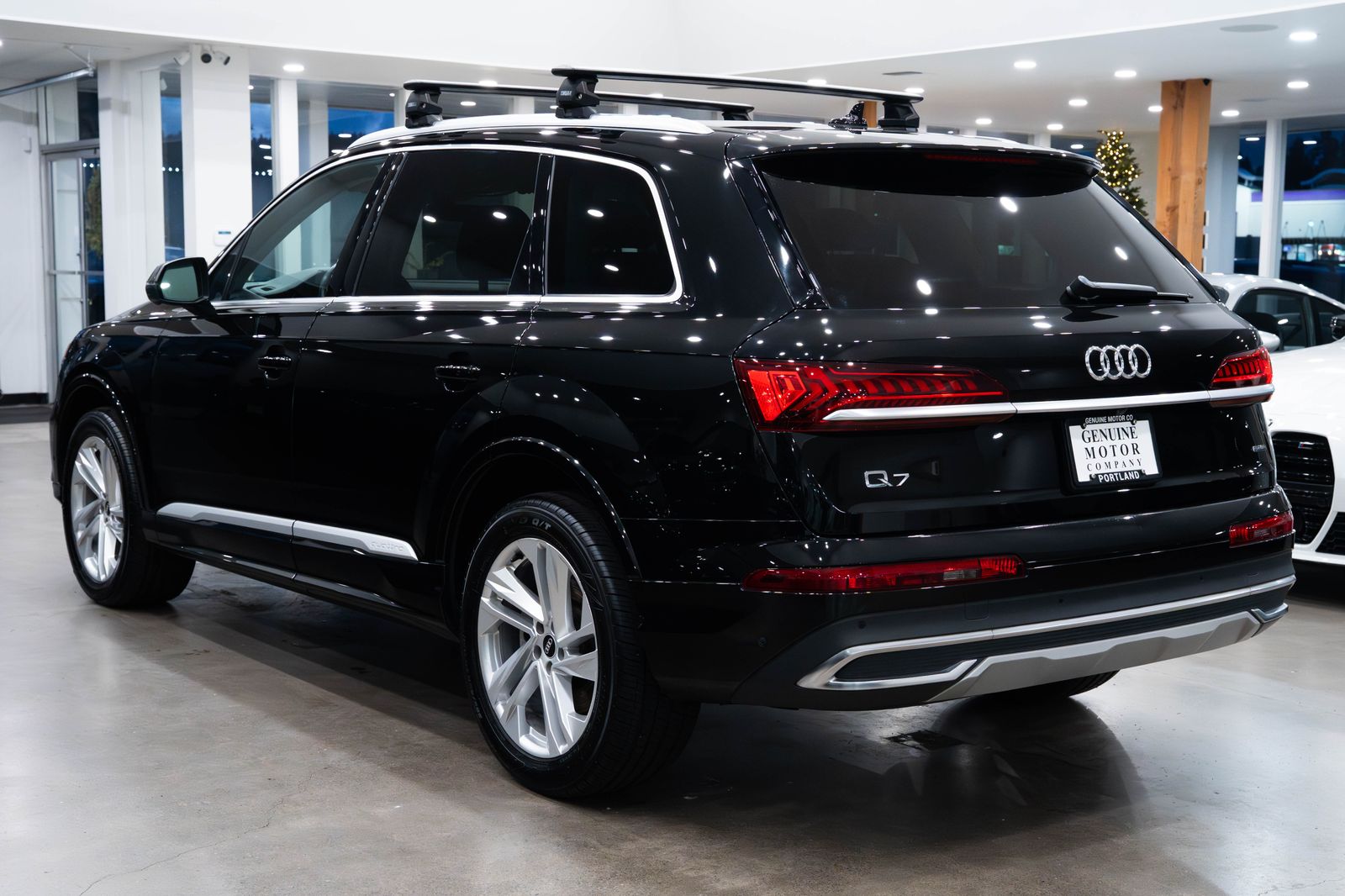 View vehicle photo 6