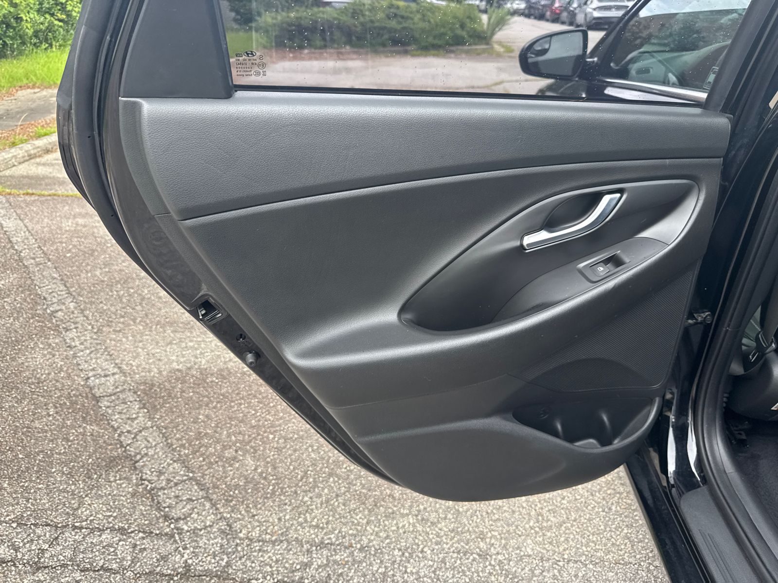 Used 2018 Black Hyundai Base image 21