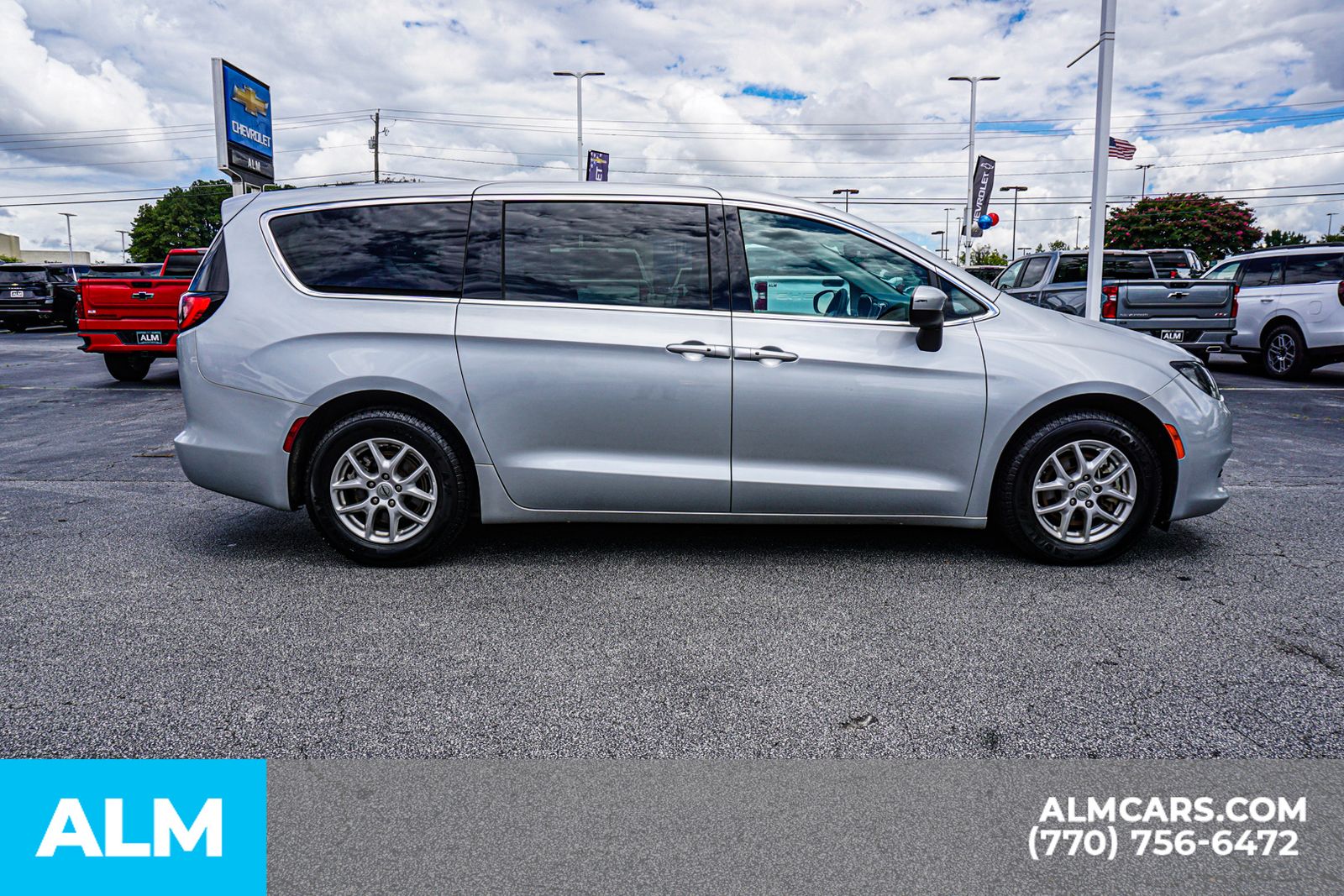 Used 2023 Silver Chrysler LX image 10