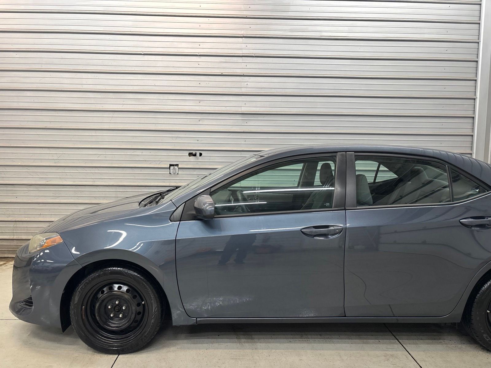 Photo 3 of 2018 Toyota Corolla LE