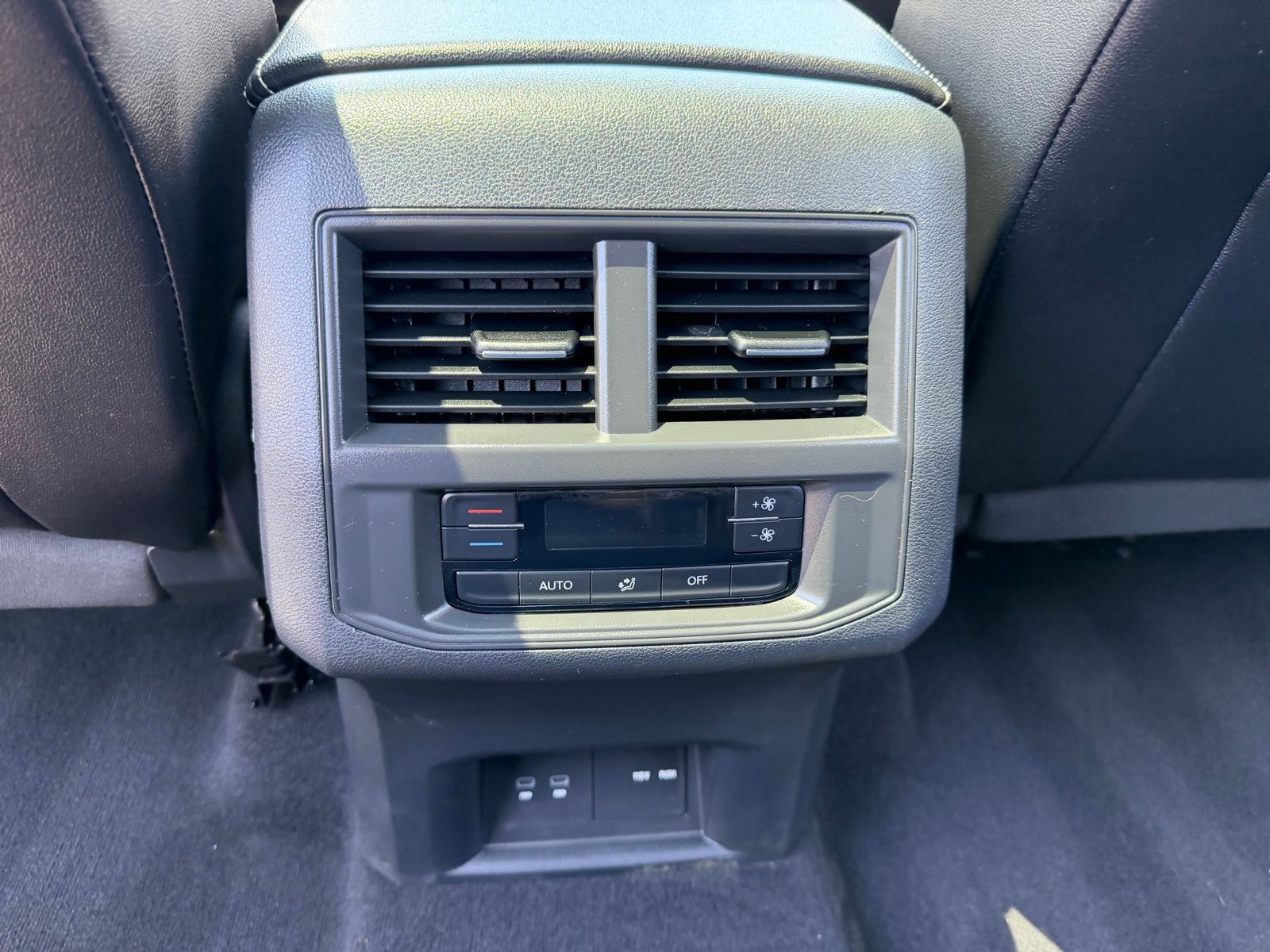 Used 2022  Volkswagen SEL image 27