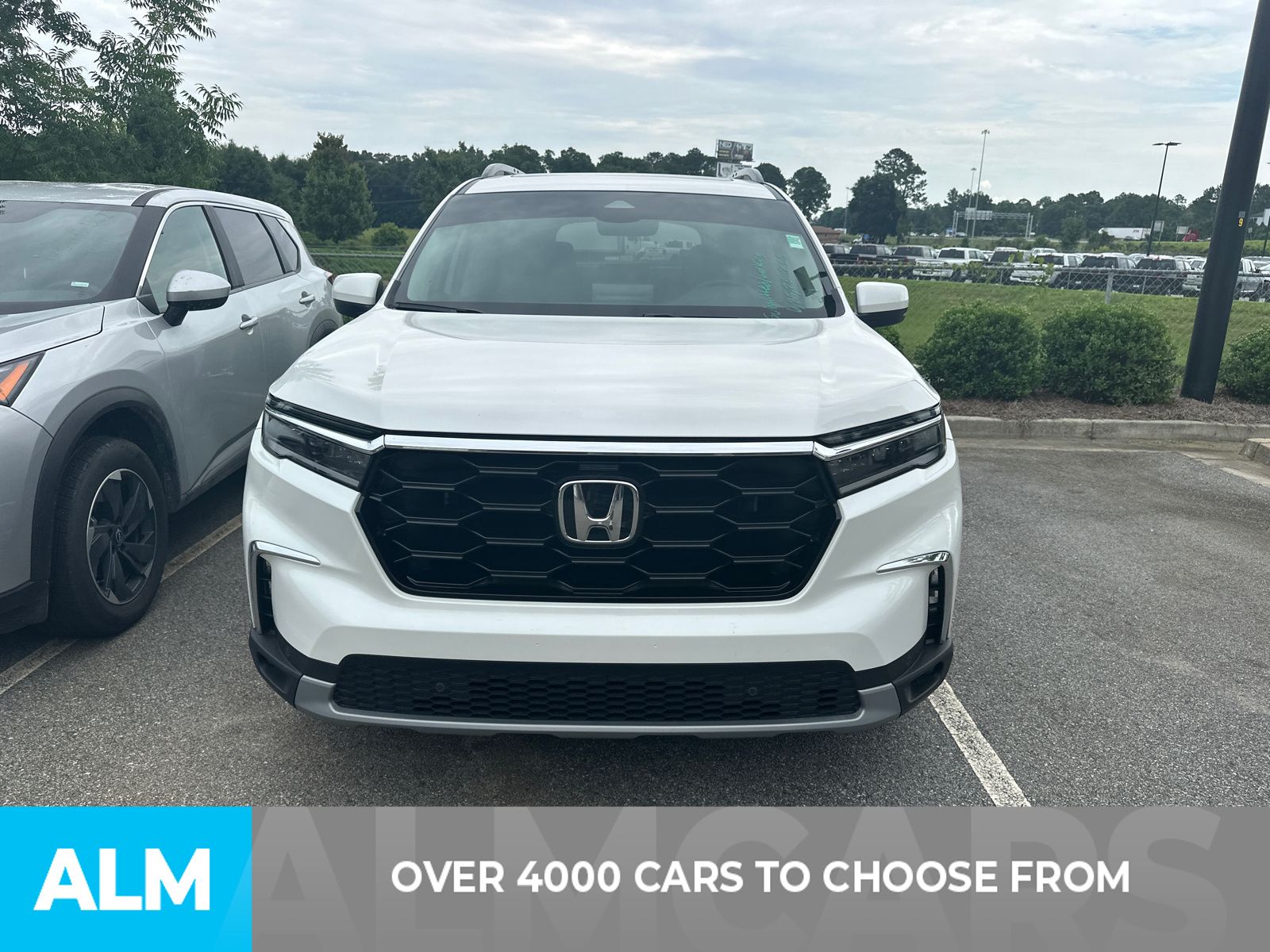 Used 2025  Honda Touring image 3