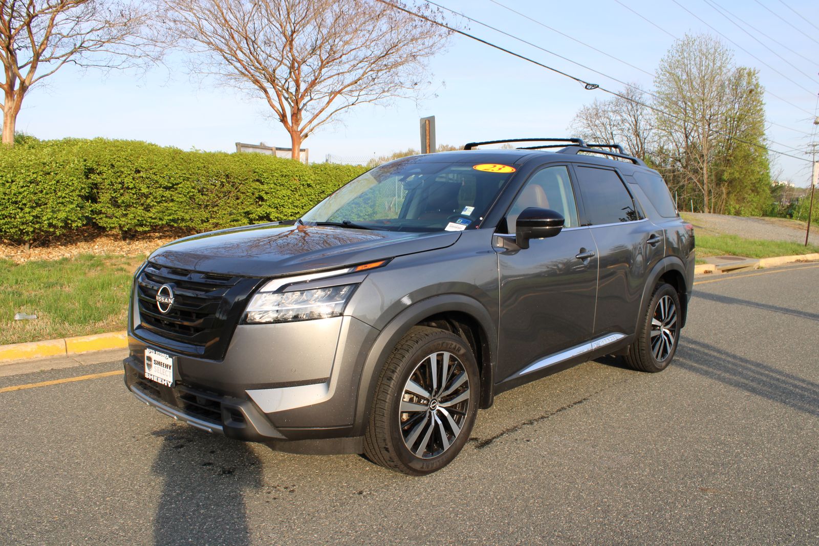 View vehicle photo 3