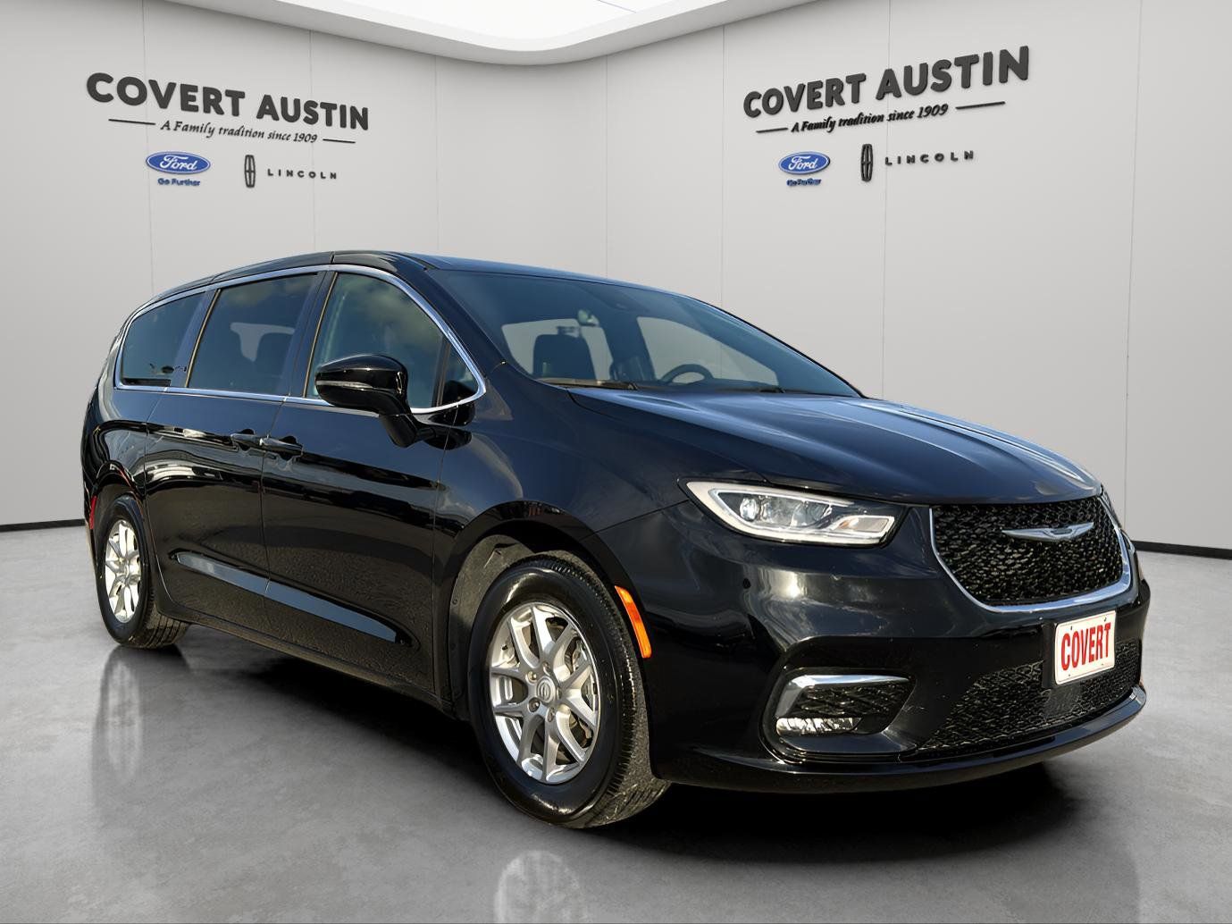 Used Car 2025 Chrysler Pacifica  Select For Sale Under $35,000 In Austin, Texas