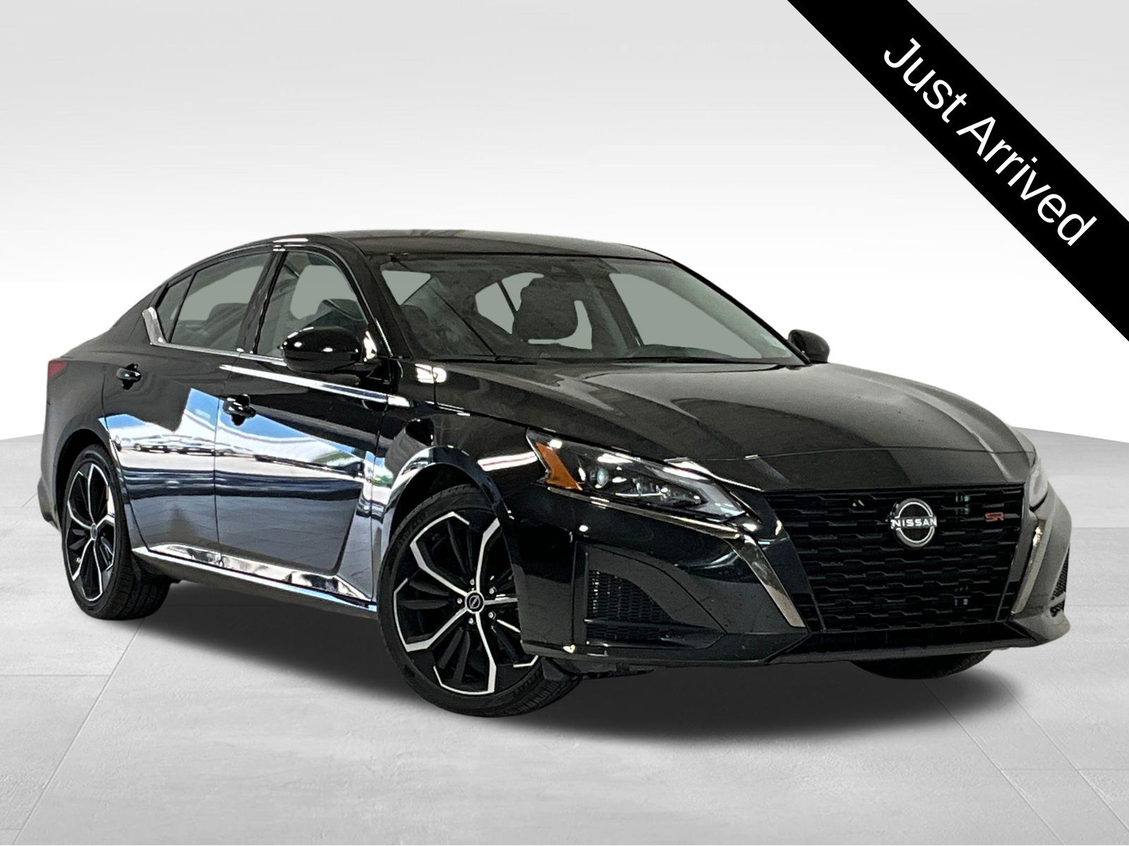 Super Black Clearcoat 2024 Nissan Altima Sedan Front-Wheel Drive Continuously Variable Transmission