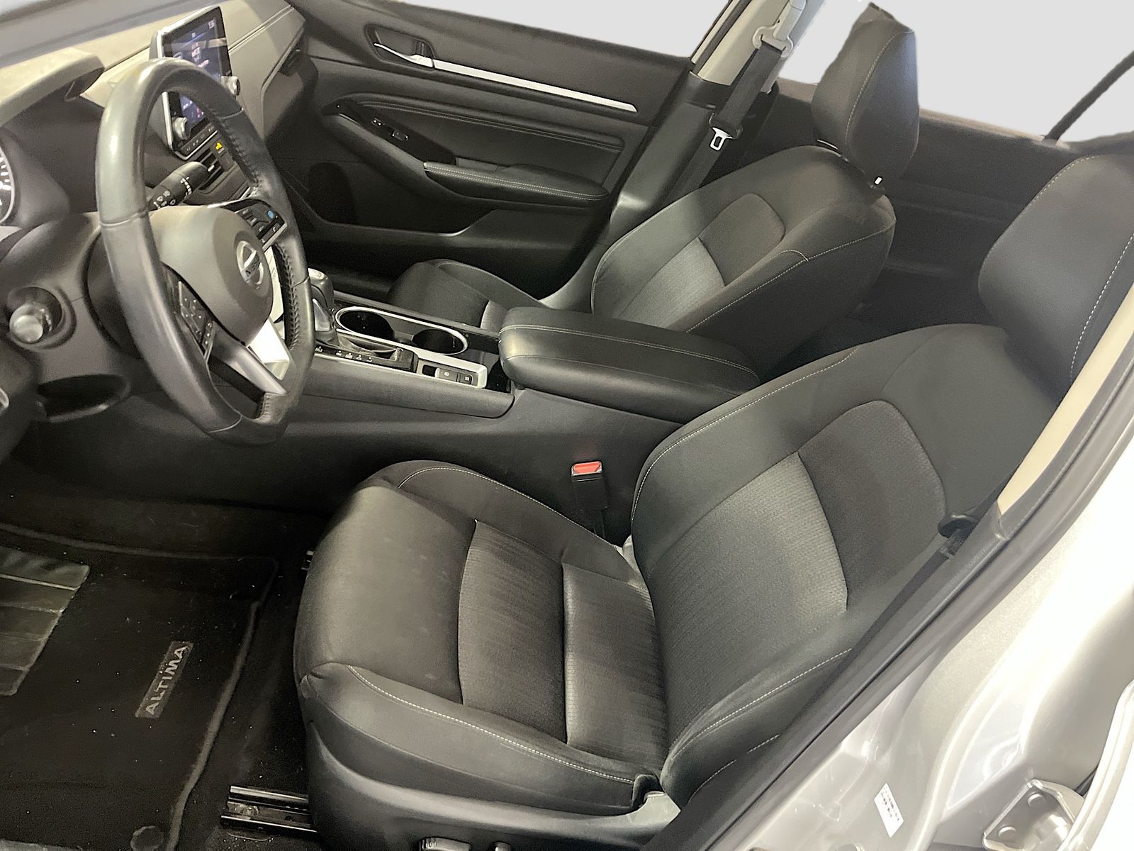 Used 2021 Silver Nissan 2.5 SV image 19