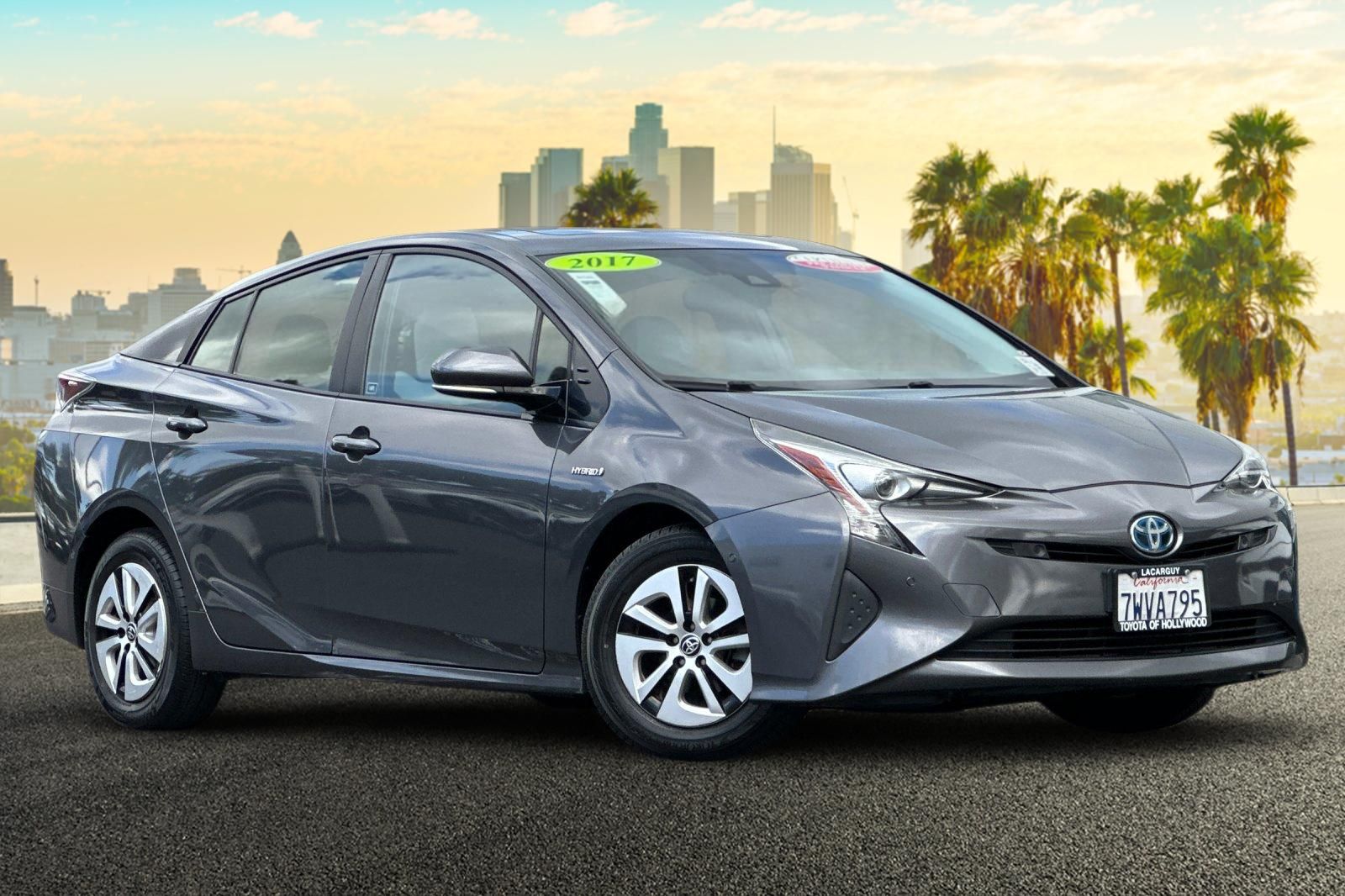 2017 Toyota Prius Four's photo