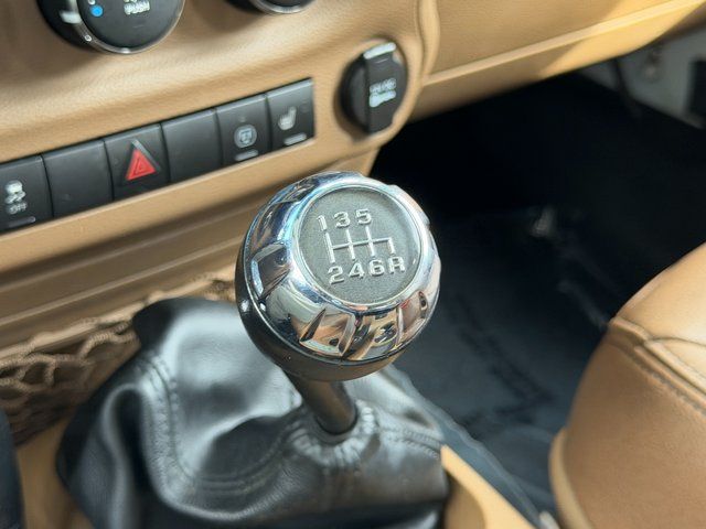 Used 2016 Bright White Clearcoat Jeep Unlimited Sahara image 40