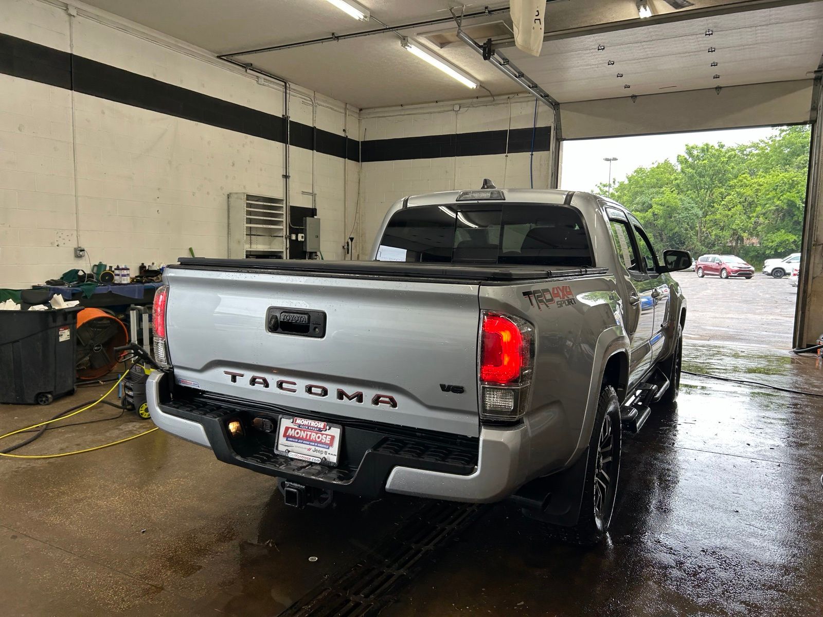 View vehicle photo 7
