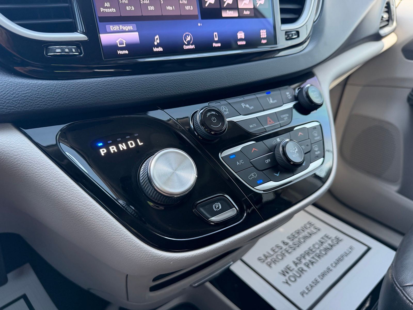 2022 Chrysler Pacifica image 23