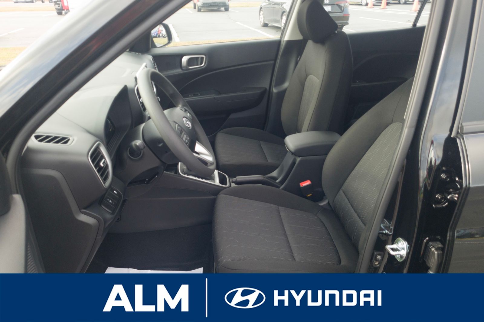 2025 Hyundai Venue SE photo 11