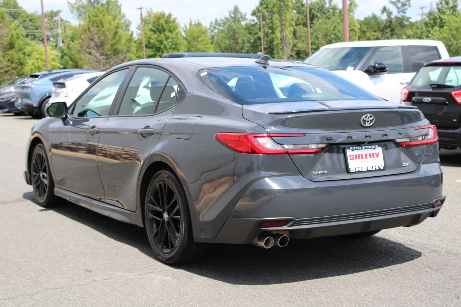 Used 2025  Toyota SE image 6