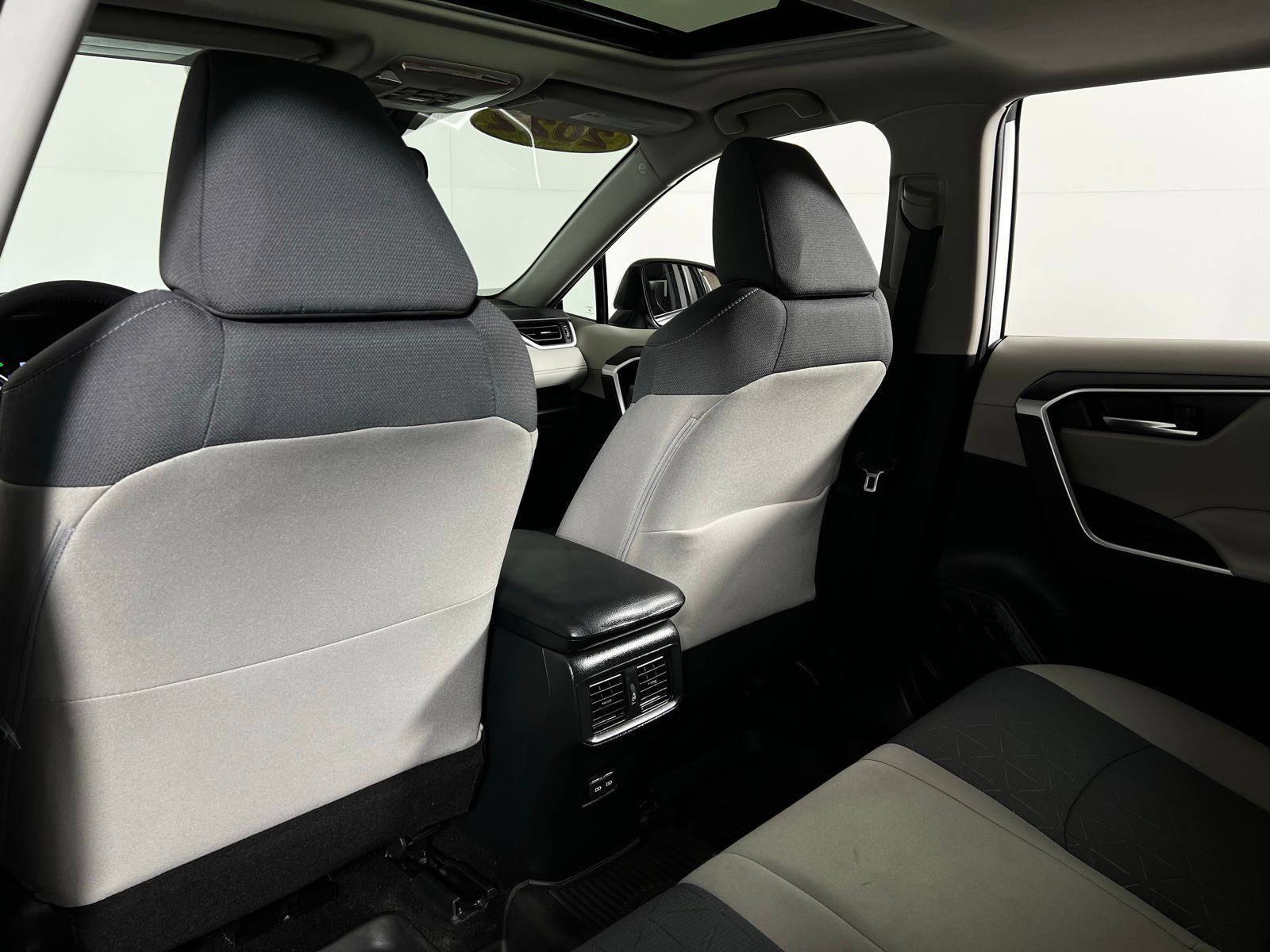 Thumbnail: 2022 Toyota RAV4 - 23