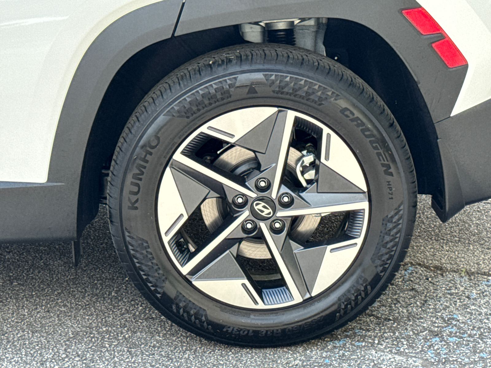 New 2025 White Hyundai SEL image 20