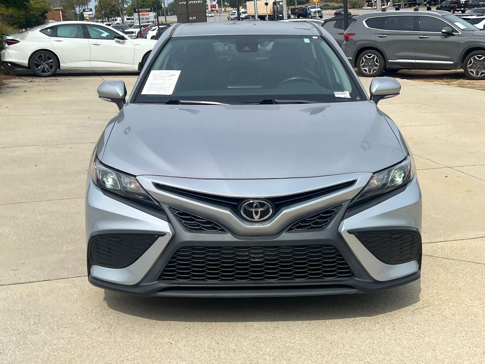 2022 Toyota Camry SE photo 2