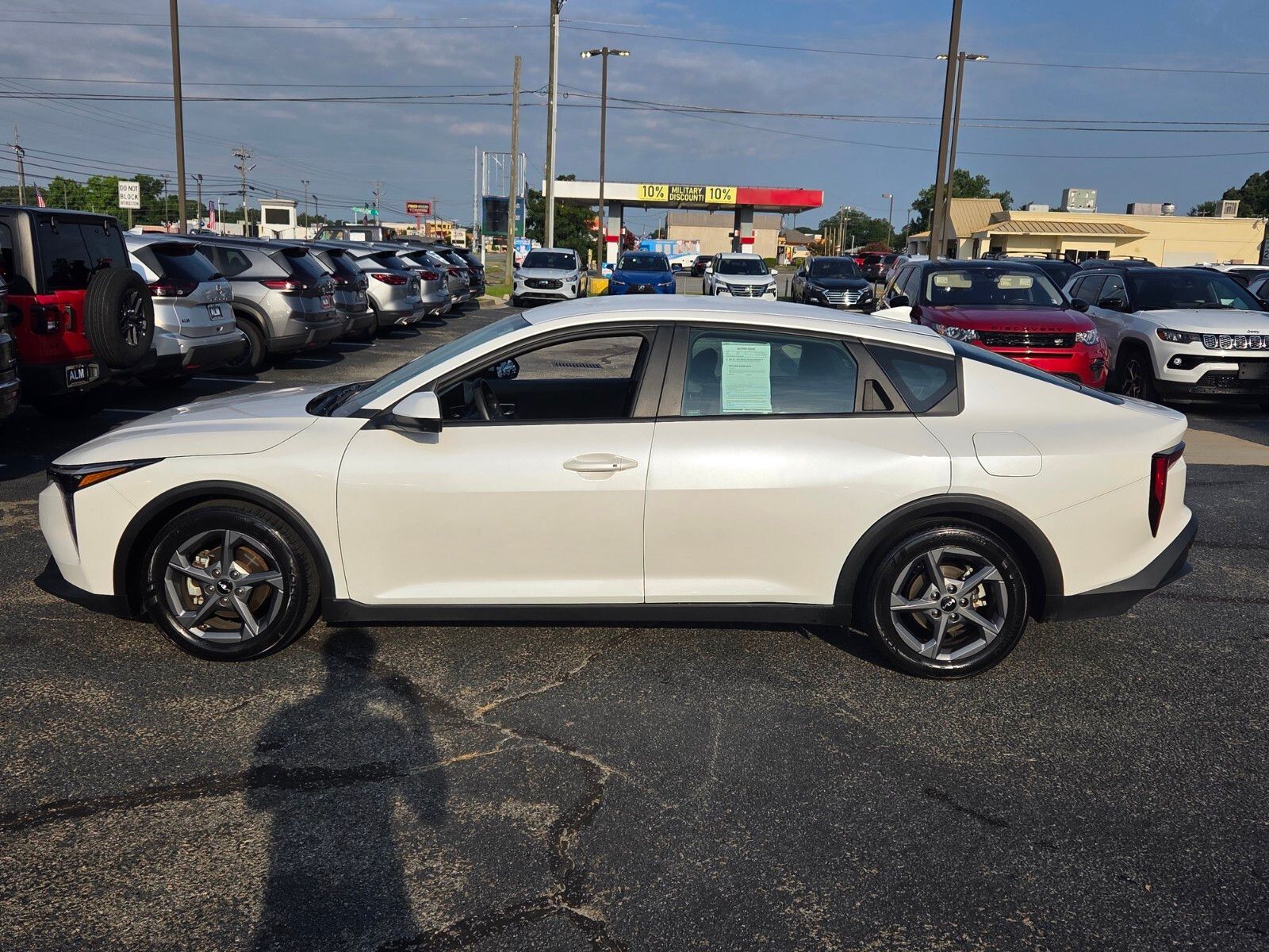 Used 2025 White Kia LXS image 4