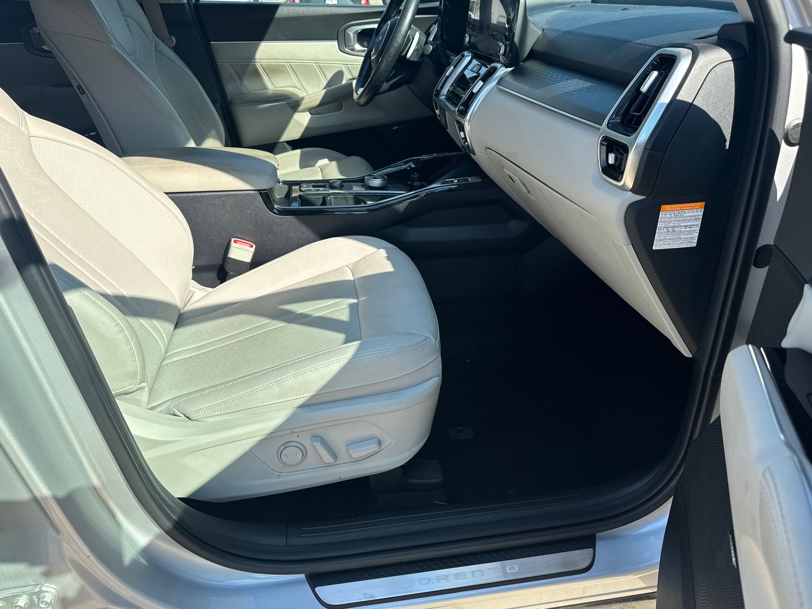 Used 2023 Silky Silver Kia SX Prestige image 13