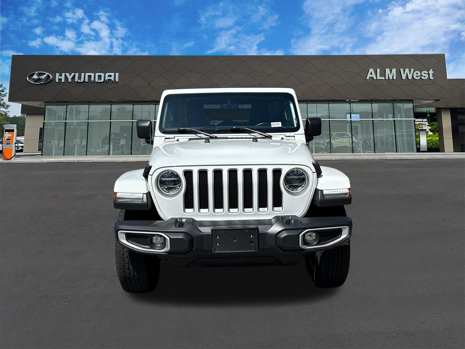 Used 2022 White/off-white Jeep Unlimited Sahara image 2