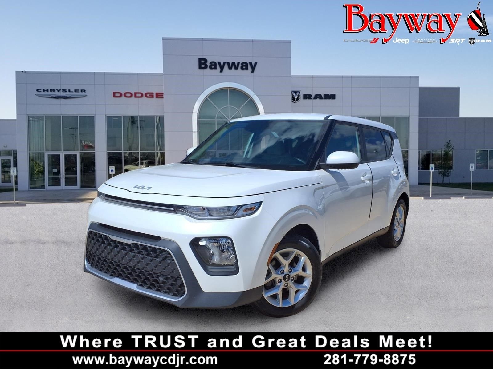 2022 Kia Soul LX White at Gullo Toyota