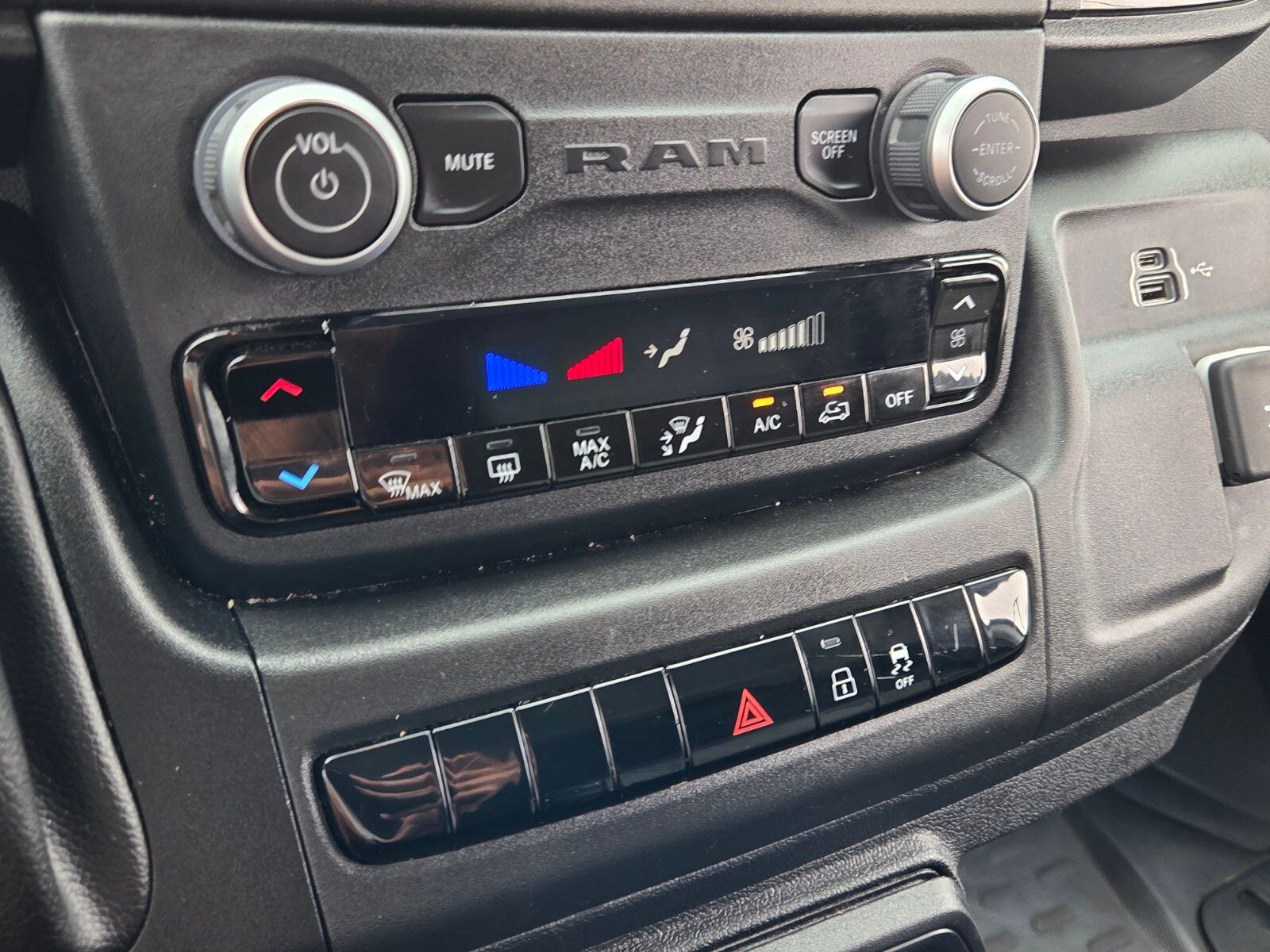 Used 2023 White Ram High Roof image 19
