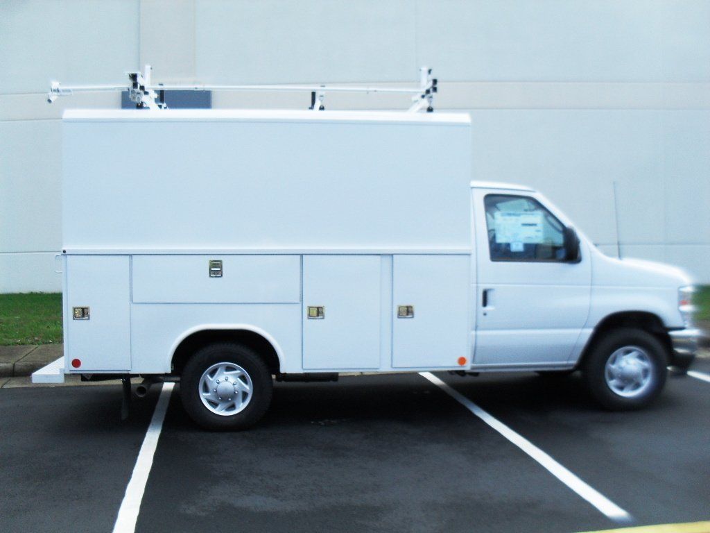 New 2025 Oxford White Ford Base image 2