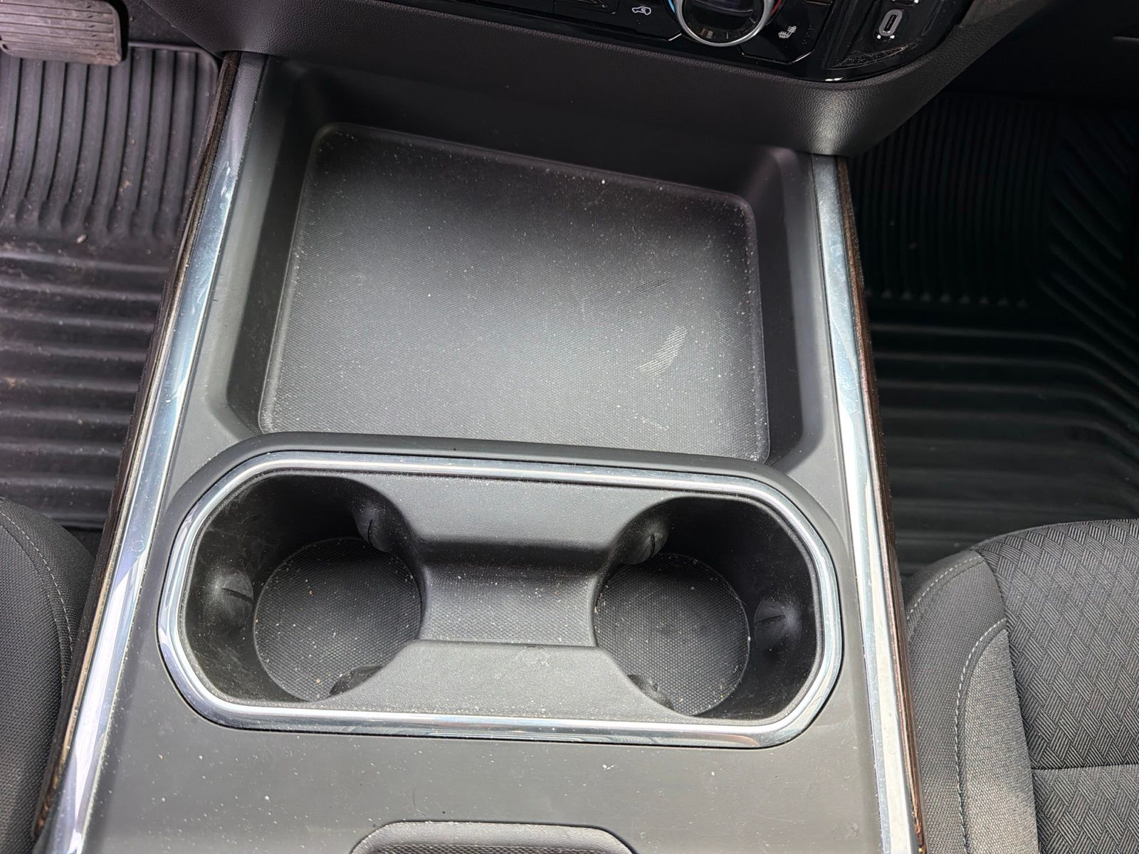 Used 2025 Summit White GMC Elevation image 17