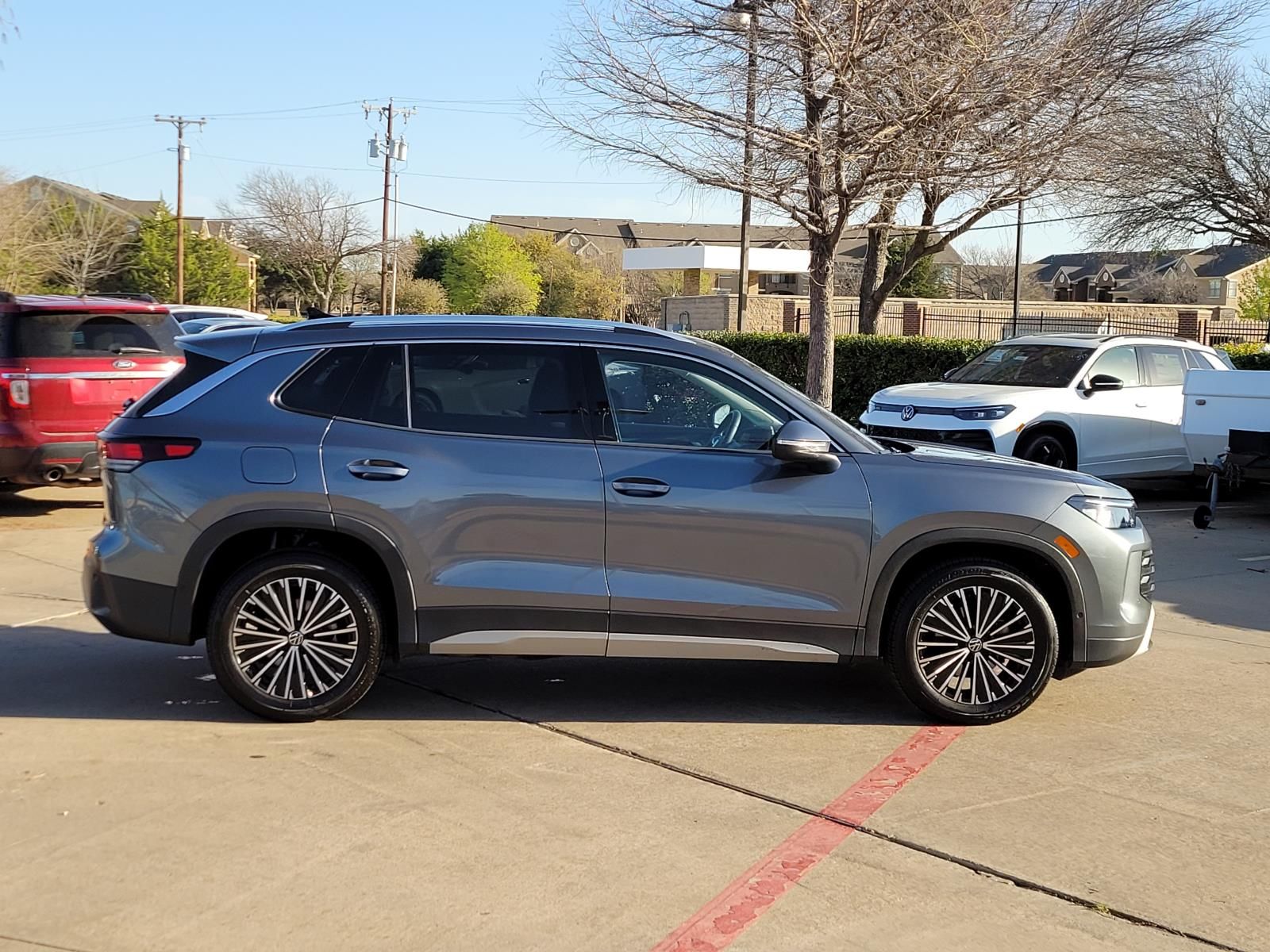 used 2025 Volkswagen Tiguan car, priced at $25,900