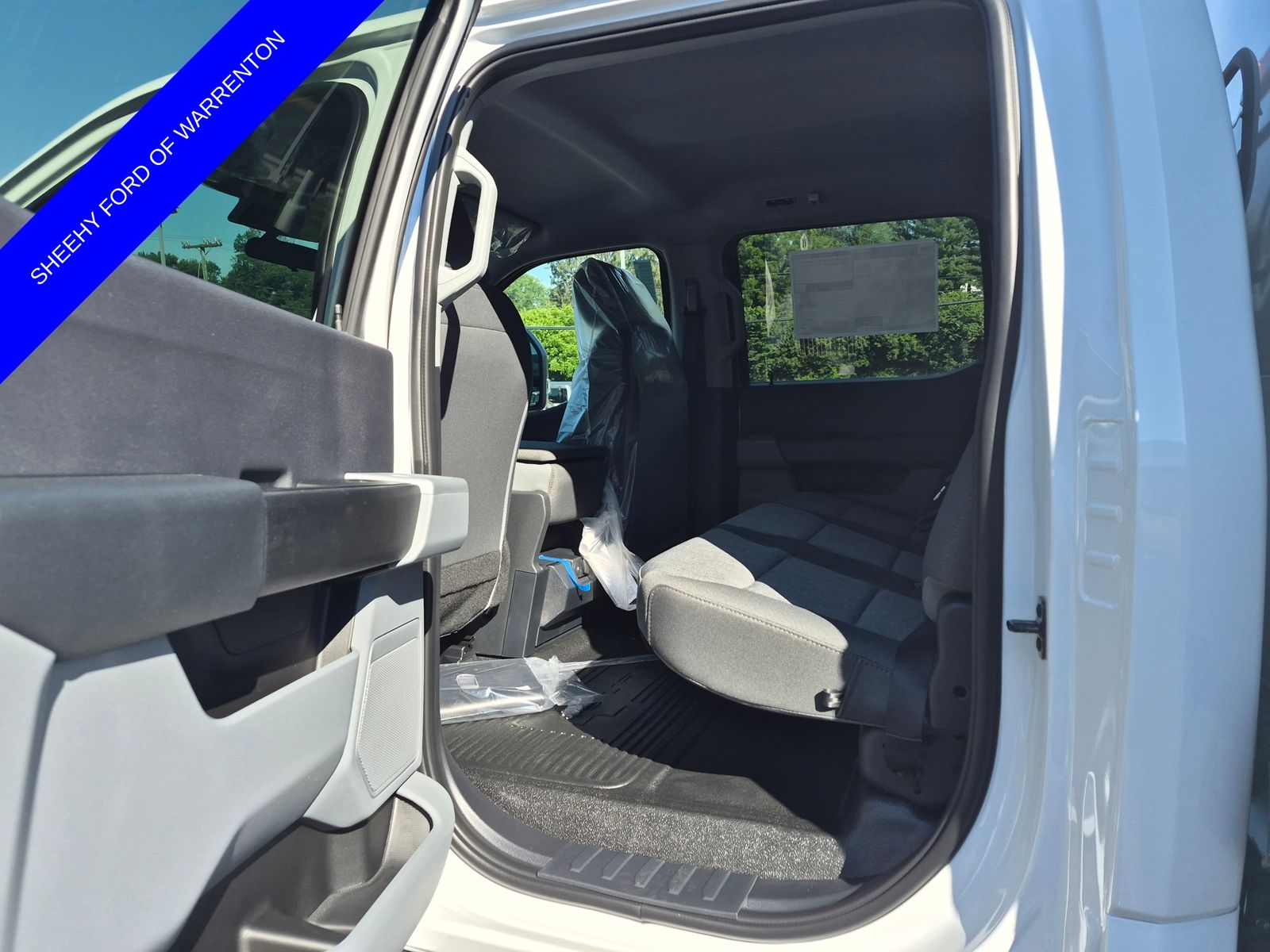 New 2026 Oxford White Ford XL SERVICE BODY image 14