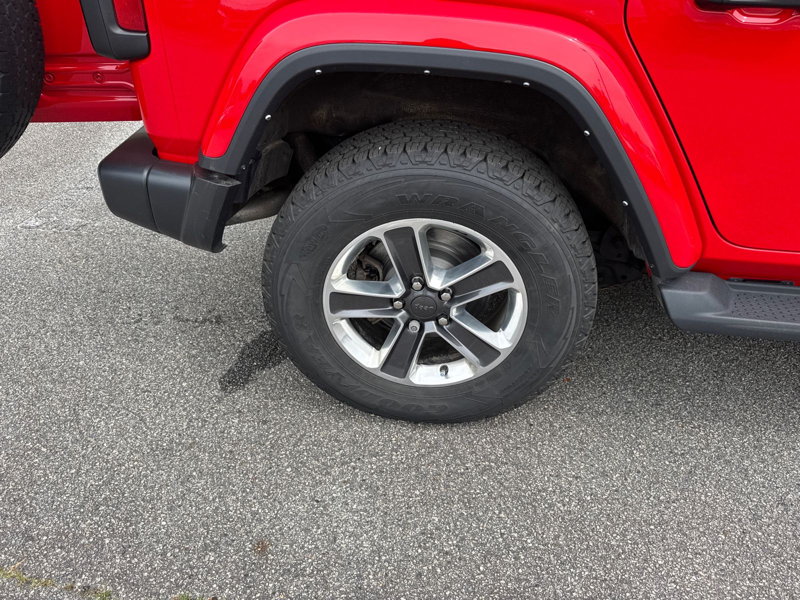 Used 2021 Firecracker Red Clearcoat Jeep Unlimited Sahara image 17