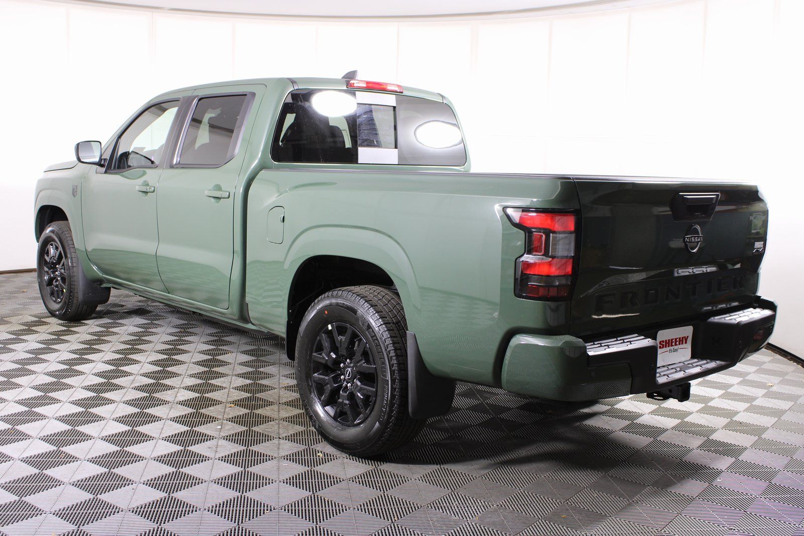 View vehicle photo 4