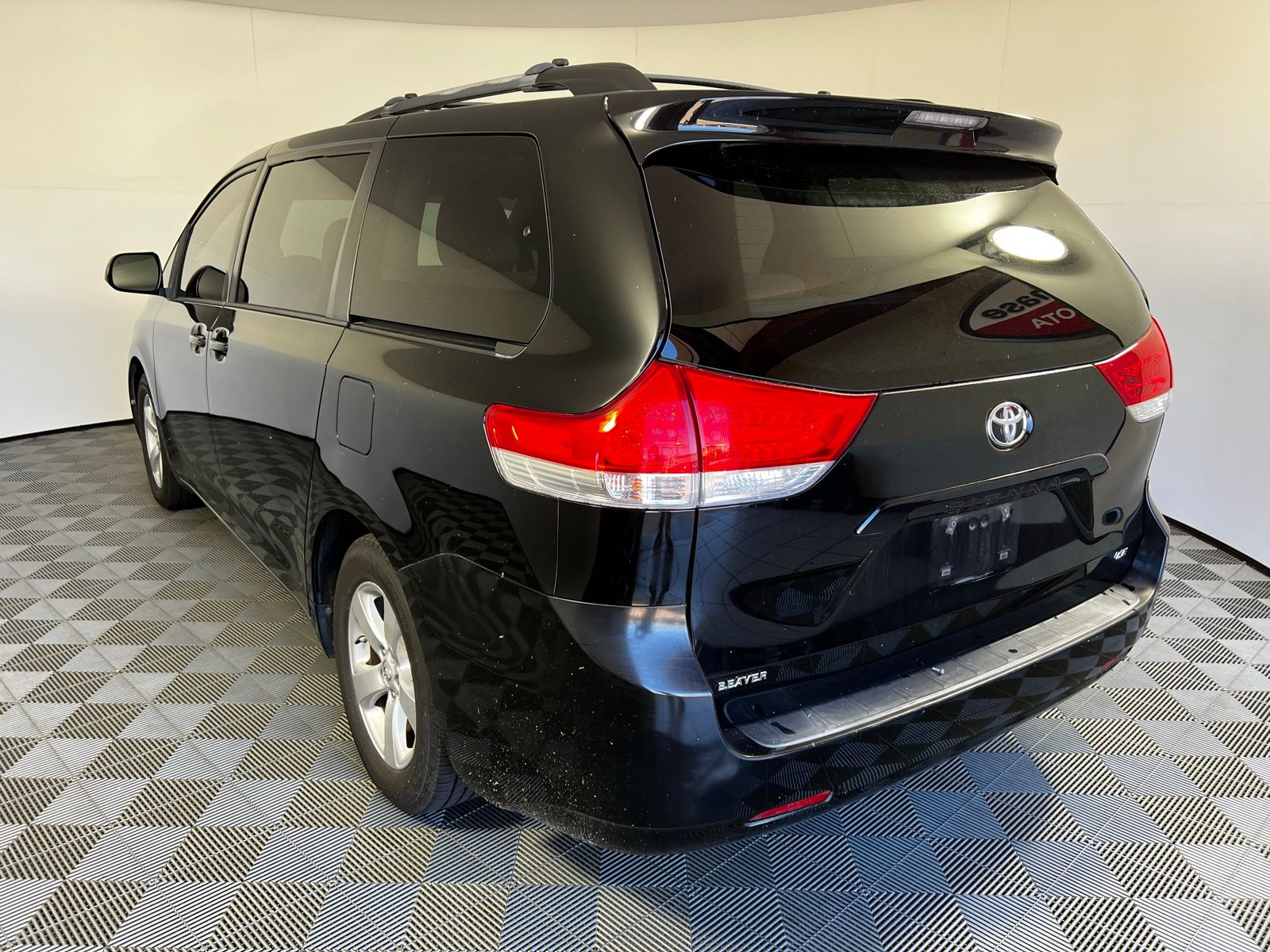 Thumbnail: 2013 Toyota Sienna - 7
