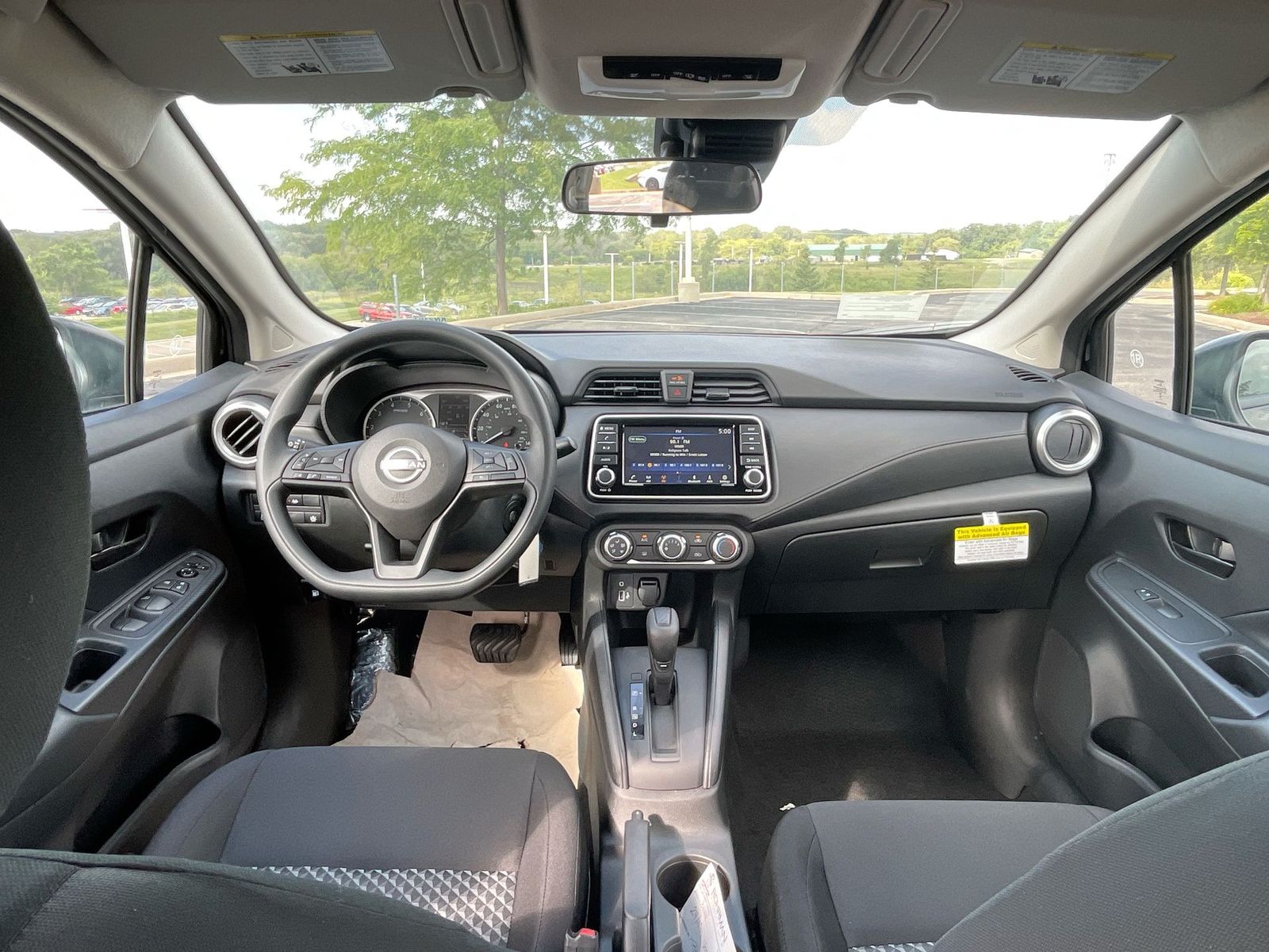 2024 Nissan Versa 1.6 S 23