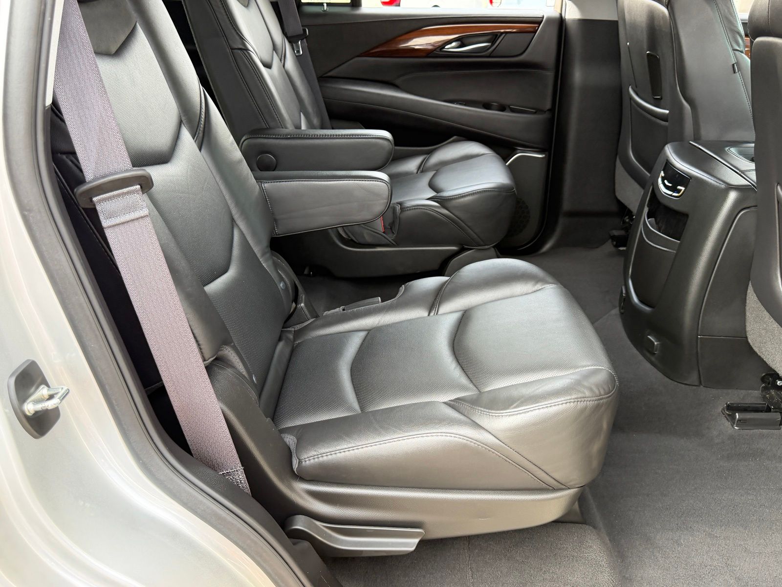 Used 2017 Radiant Silver Metallic Cadillac Luxury image 12