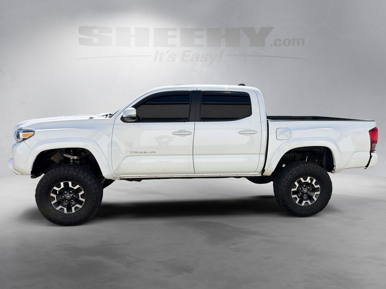 Used 2017 Super White Toyota TRD Off-Road image 16
