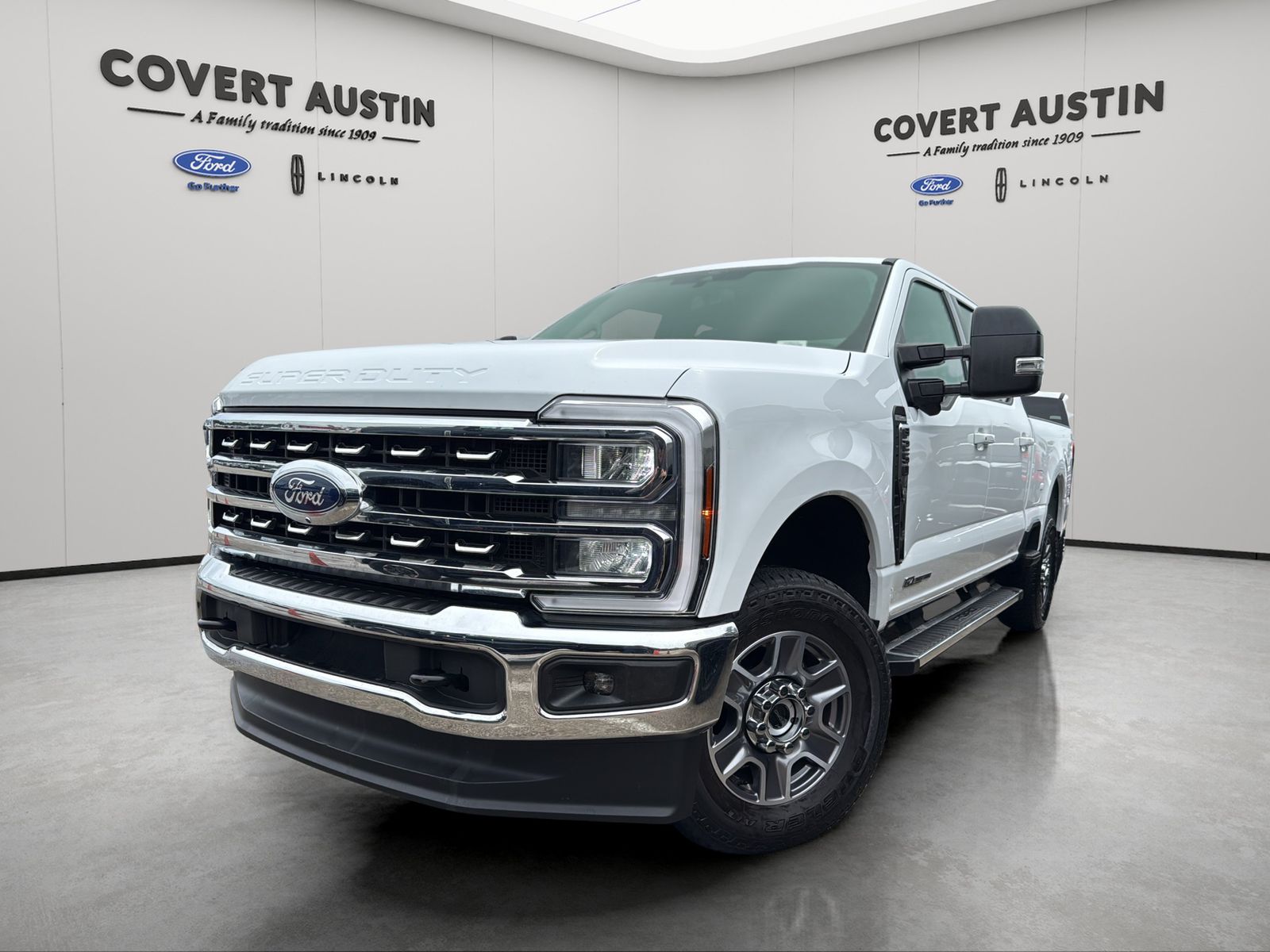 Oxford White 2026 Ford F-250 Super Duty Pickup Truck Four-Wheel Drive Automatic