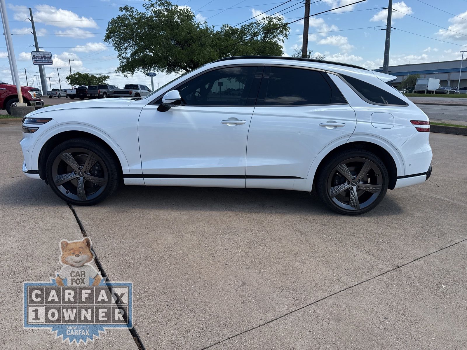 View vehicle photo 4