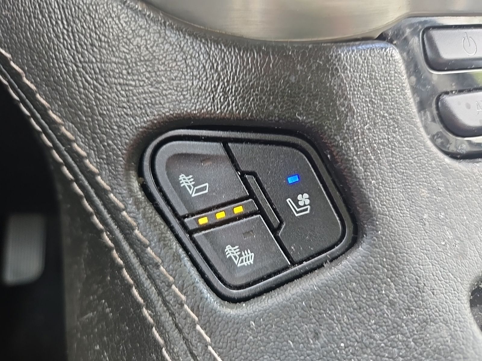 Used 2020 Black GMC SLT image 47