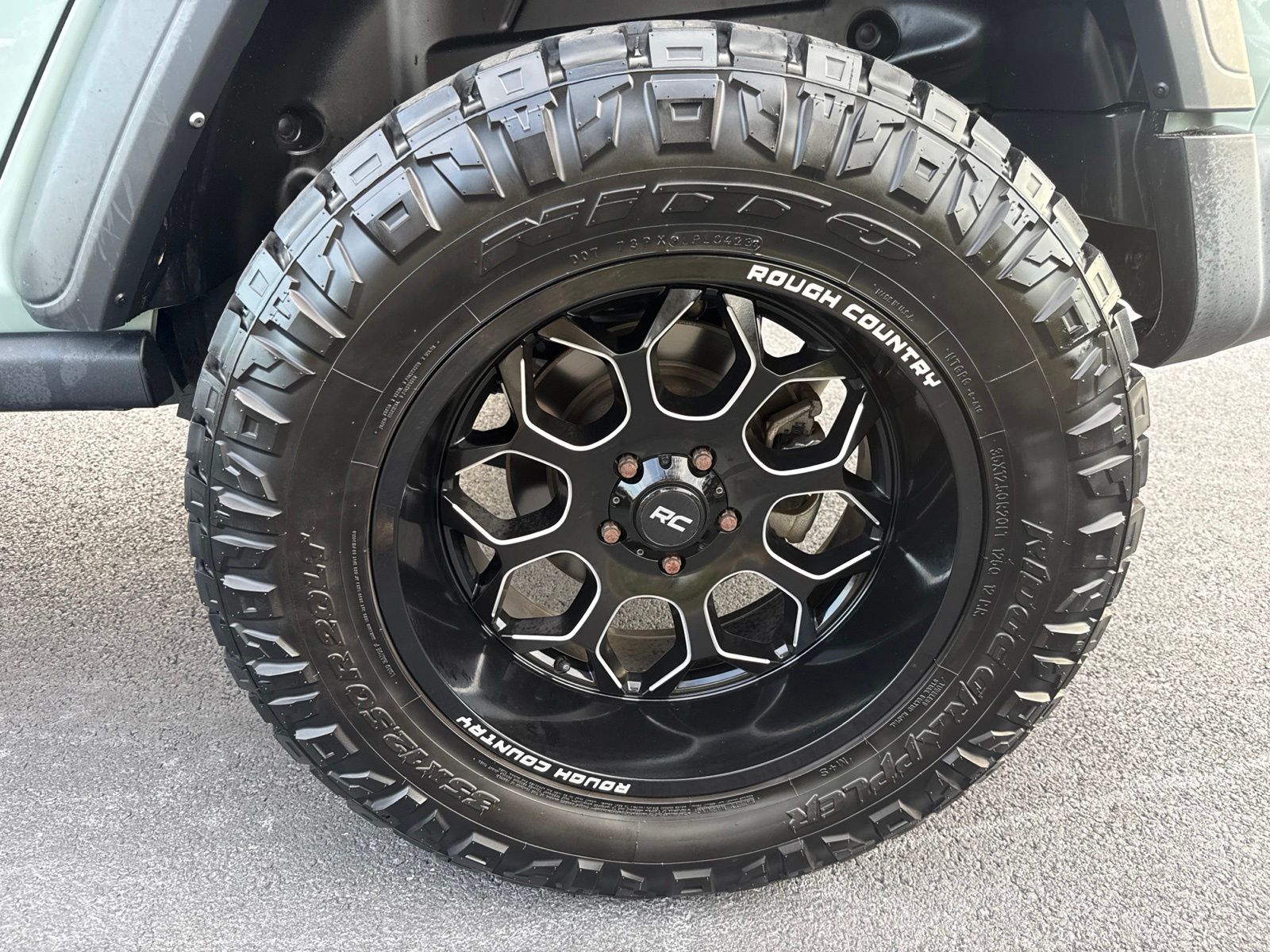Used 2023  Jeep Sport image 23