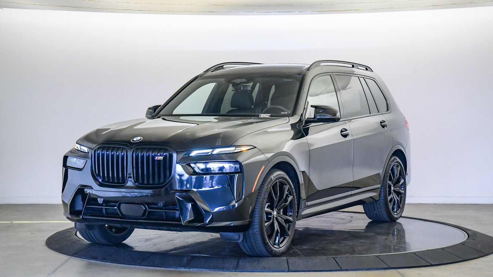 2023 BMW X7 M60i AWD