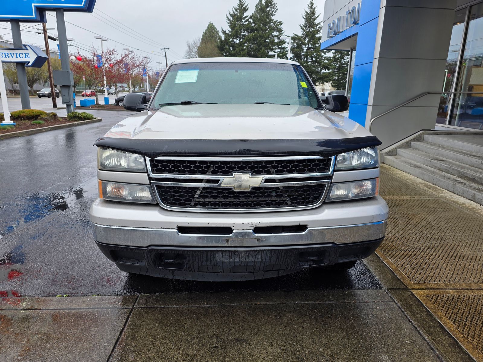 View vehicle photo 3