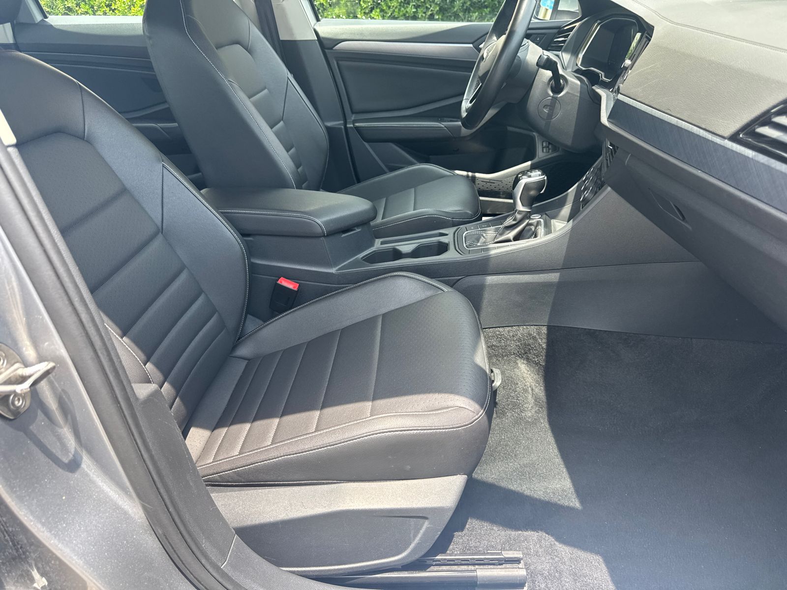 Used 2024 Gray Volkswagen 1.5T SE image 13