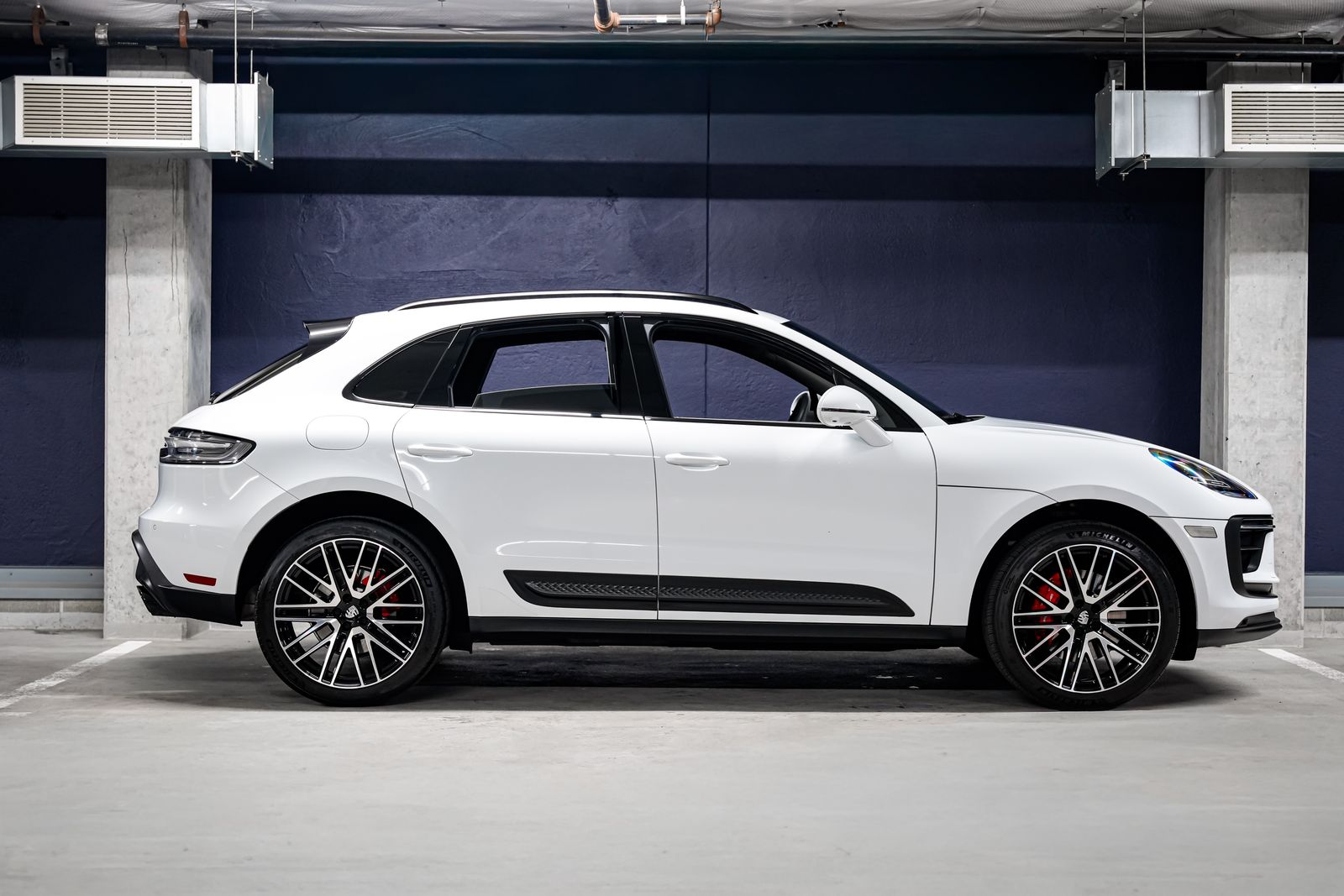 2024 Porsche Macan S — photo 2