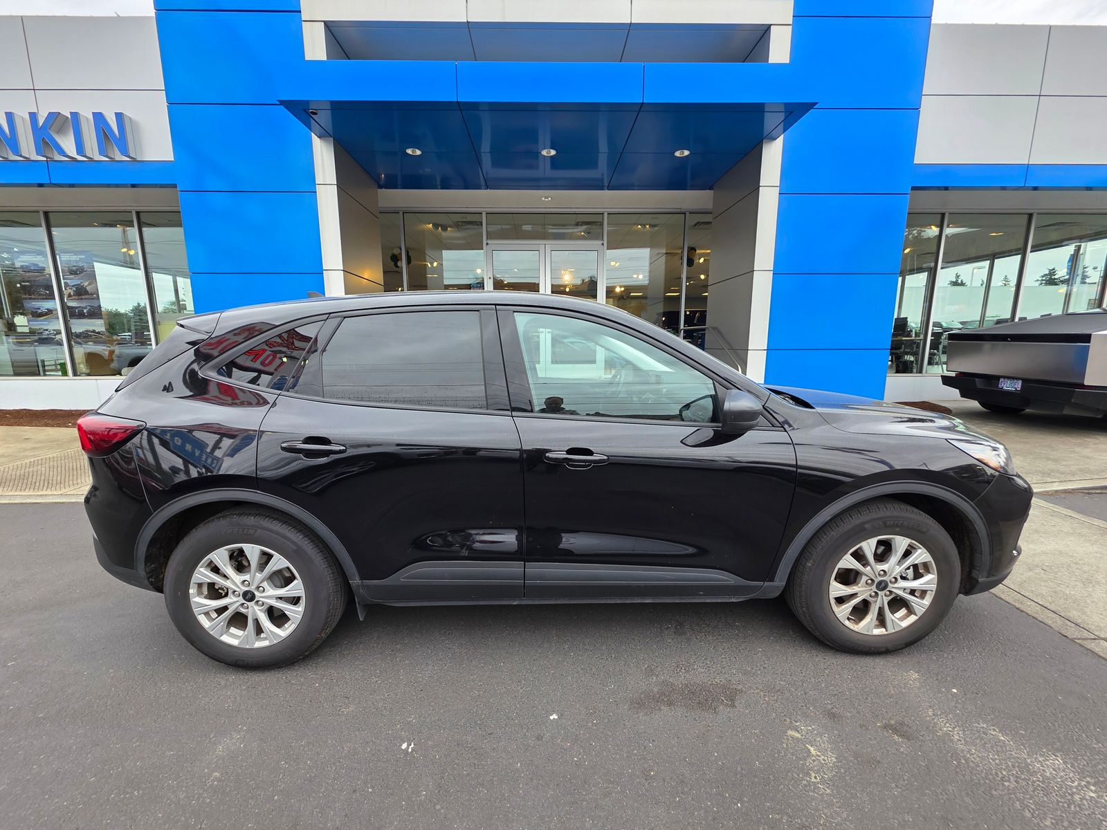 View vehicle photo 4