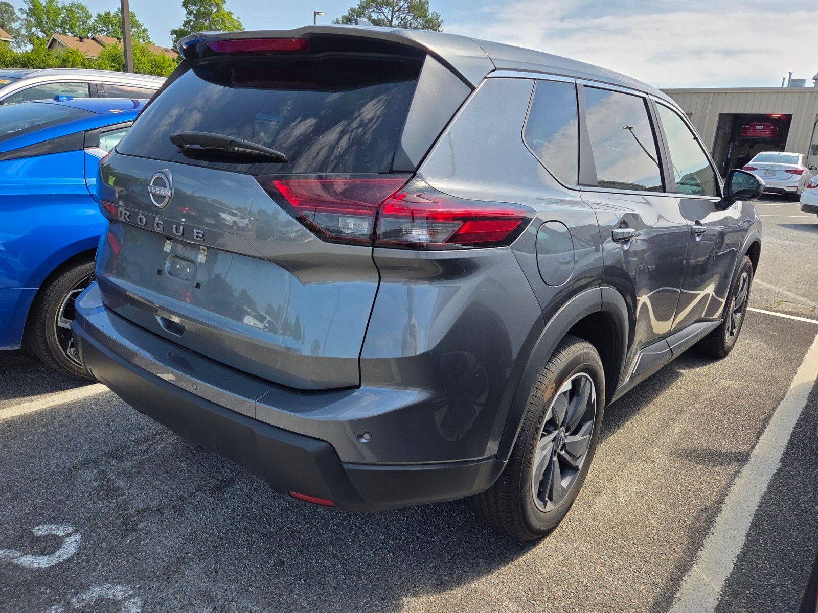Used 2025 Gray Nissan SV image 9