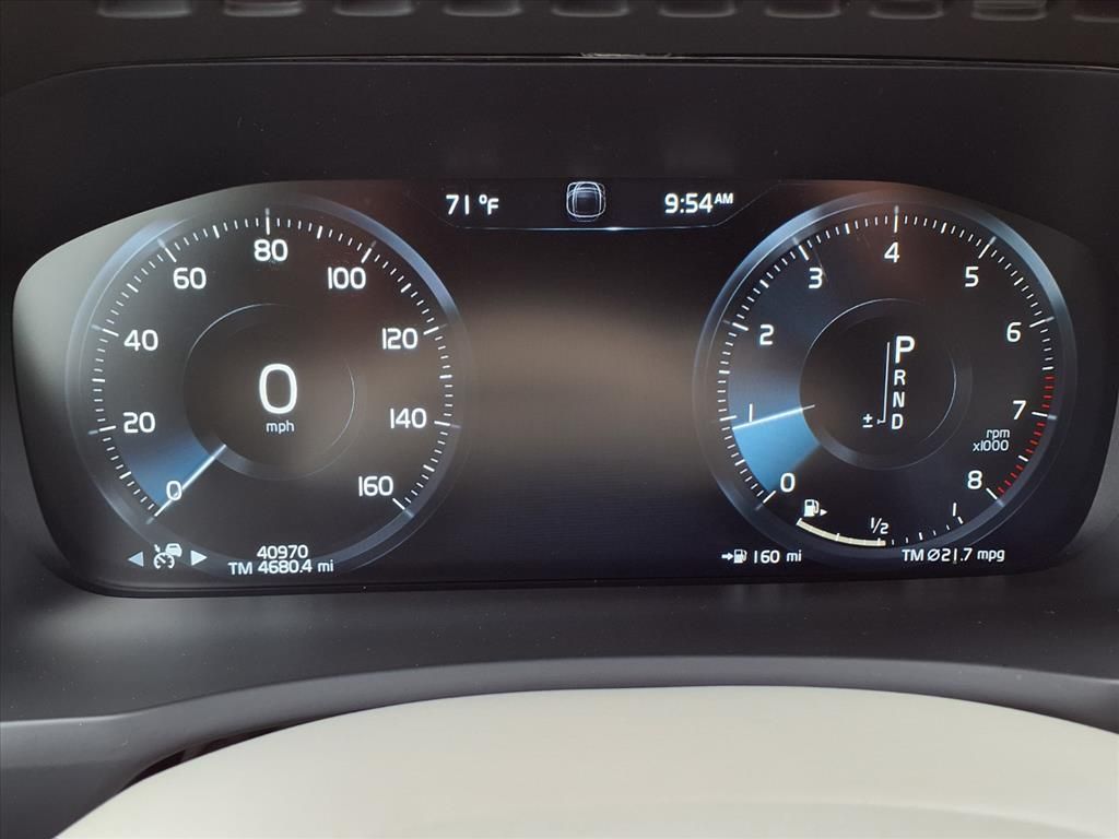 2022 Volvo XC90 T6 Momentum Silver at DeMontrond Auto Country