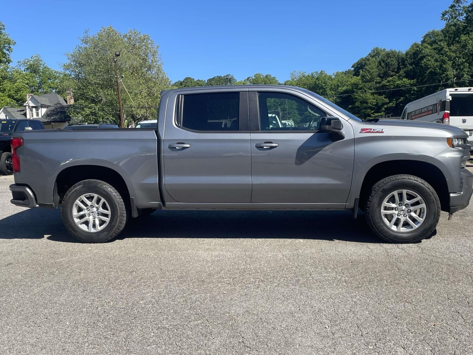View vehicle photo 2