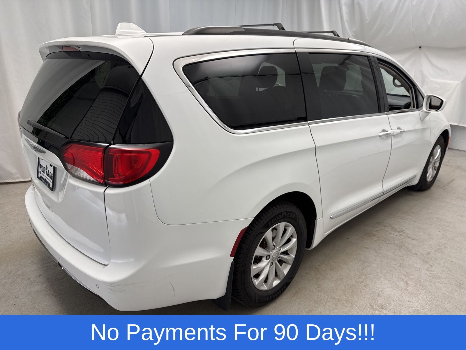 View vehicle photo 3