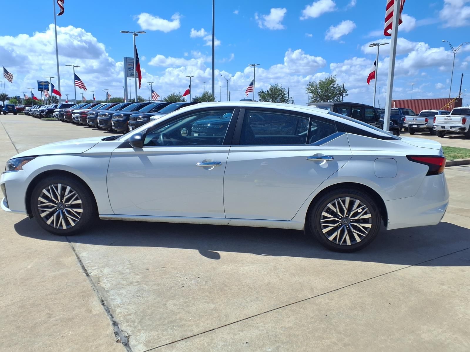2025 Nissan Altima 2.5 SV - 8