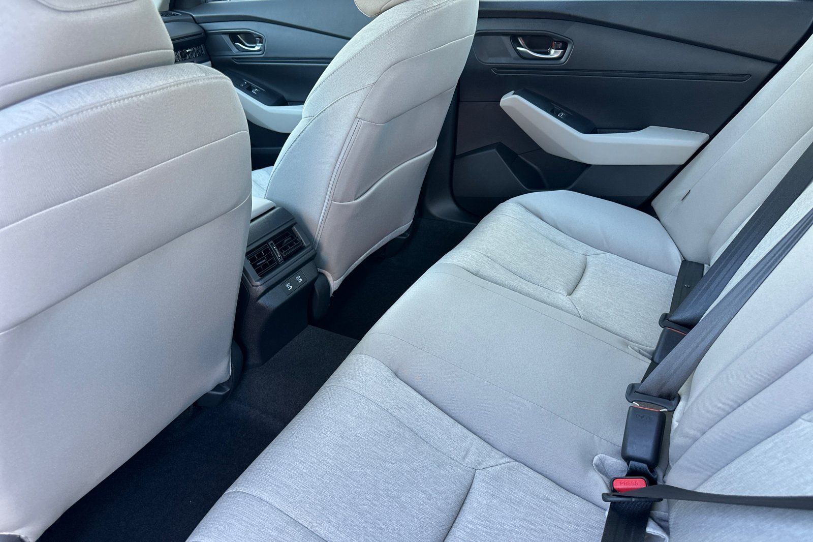 New 2026 Platinum White Pearl Honda SE image 13