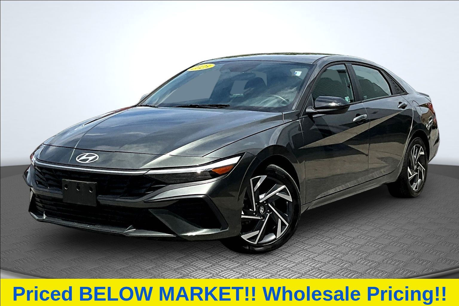 Gray 2025 Hyundai Elantra Sedan Front-Wheel Drive Continuously Variable Transmission
